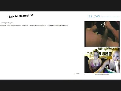 Kurvet dame gnider sin klitoris seksa iepazīšanās med en vibrator.